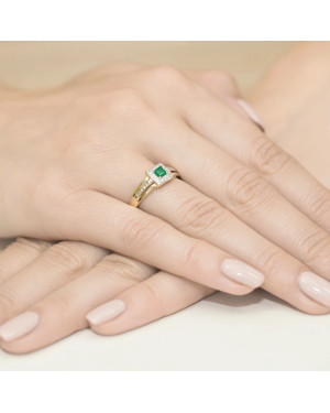 14k Gold Ring with Emerald Diamond 0.15ct