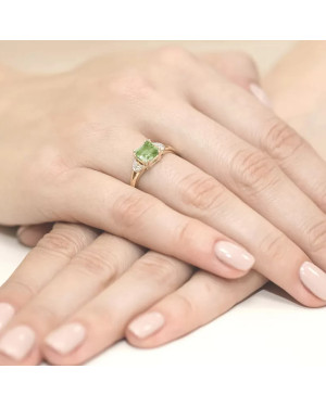 14k Gold Ring with 1.00ct Peridot Diamond