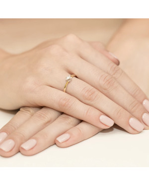 14k Gold Ring with 0.10ct Brilliant Diamond