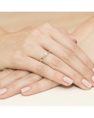 14k Gold Ring with 0.10ct Brilliant Diamond