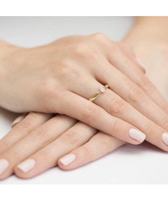 14k Gold Ring with 0.04ct Brilliant Diamond