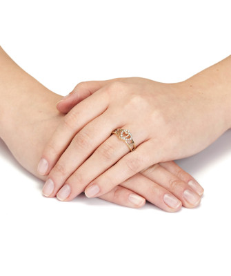 Gold heart ring with cubic zirconia
