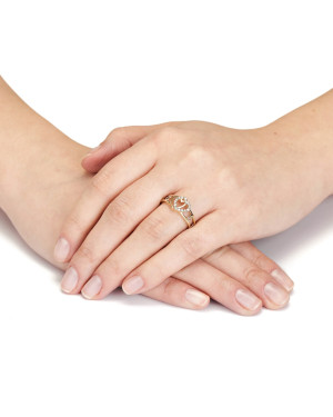 Gold heart ring with cubic zirconia