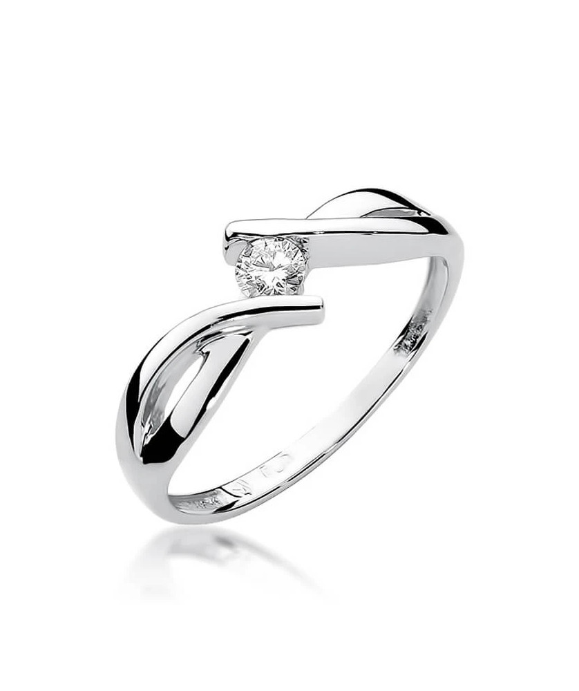 White gold ring with 0.10ct diamond