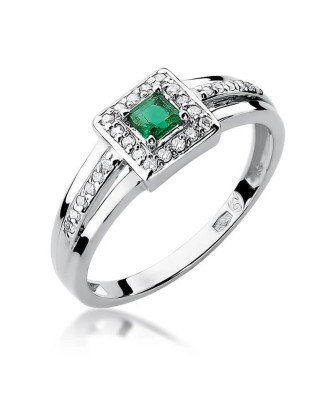 Emerald ring white gold