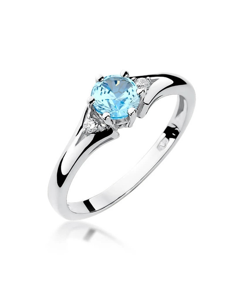 Gold ring with topaz white gold