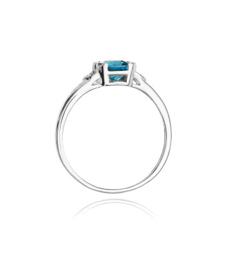 Gold ring with topaz white gold