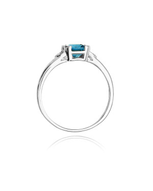Gold ring with topaz white gold