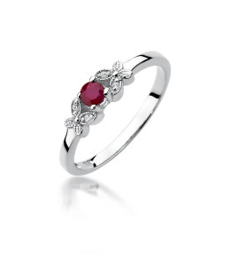 Gold ring with ruby white gold