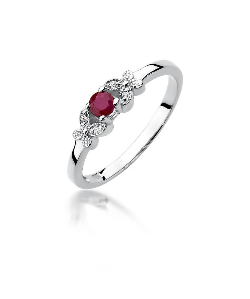 Gold ring with ruby white gold