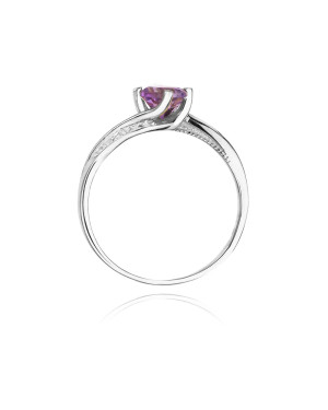 Gold ring with amethyst white gold