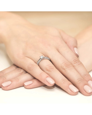 Pierścionek zaręczynowy z brylantem białe złoto 0,44ct