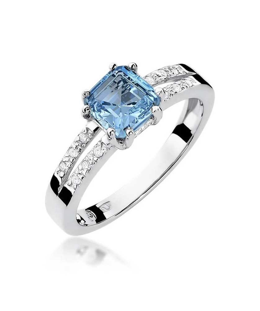 Ring with topaz and diamonds white gold