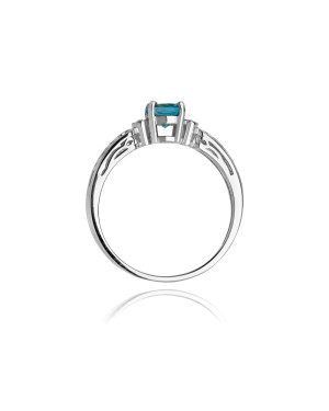 Gold ring with topaz white gold