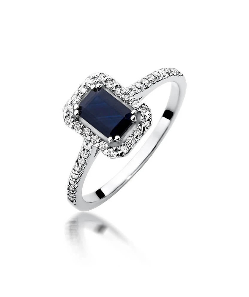 Gold ring with sapphire white gold