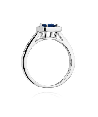 Gold ring with sapphire white gold