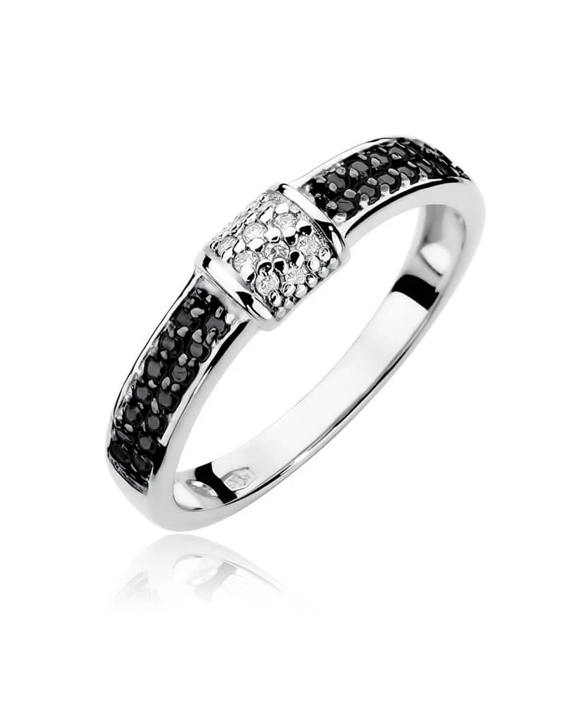 Ring with black diamonds white gold
