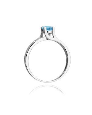 Gold ring with topaz white gold