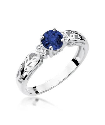 Gold ring with sapphire white gold