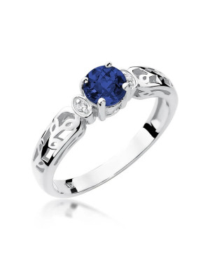 Gold ring with sapphire white gold