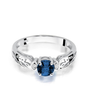 Gold ring with sapphire white gold