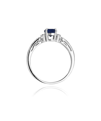 Gold ring with sapphire white gold