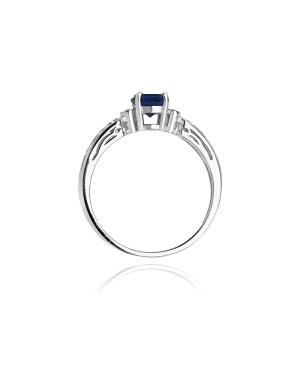 Gold ring with sapphire white gold