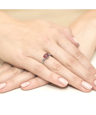 Pierścionek z rubinem białe złoto 1,70ct