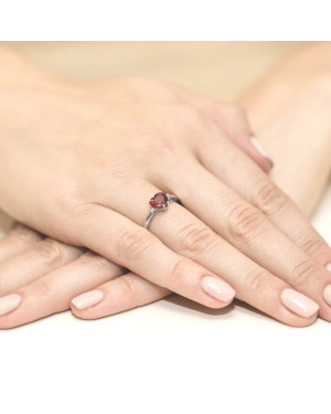 Pierścionek z rubinem białe złoto 1,70ct