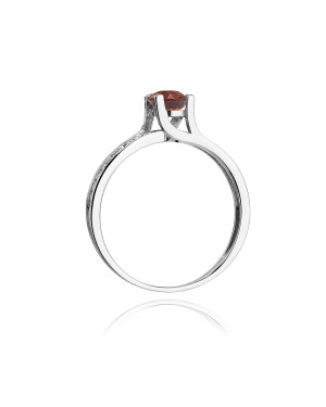 Gold ring with garnet white gold 0.60ct