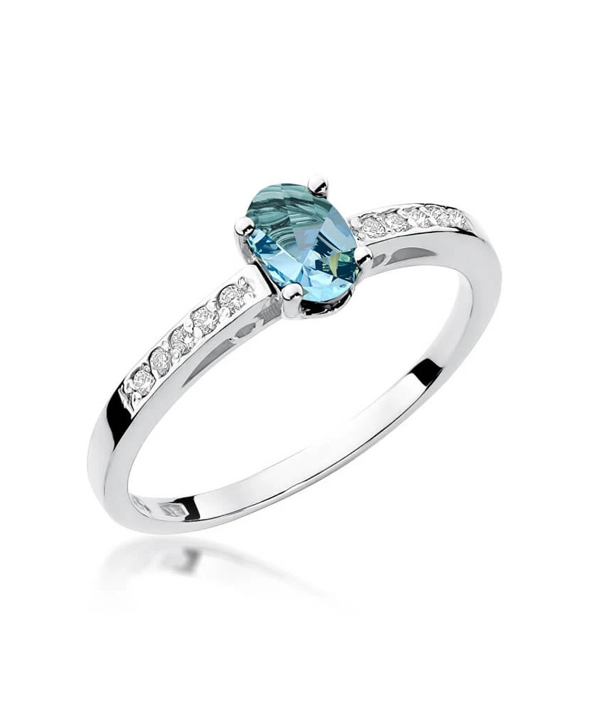 Ring with topaz and diamonds white gold