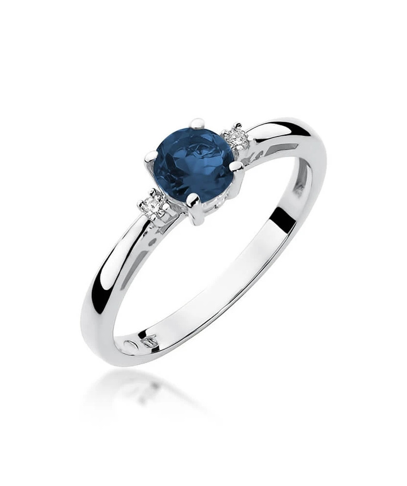 Engagement ring with sapphire white gold