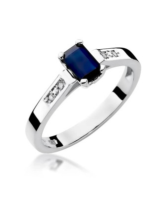 Gold ring with sapphire white gold