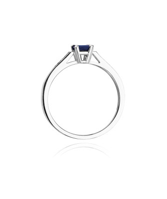 Gold ring with sapphire white gold
