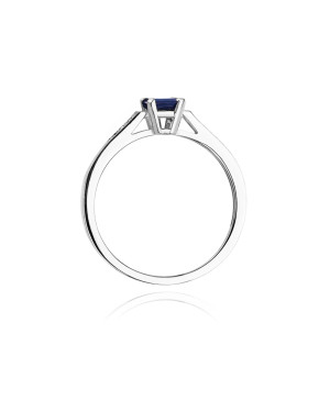 Gold ring with sapphire white gold