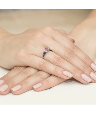 Gold ring with ruby white gold 0.60ct