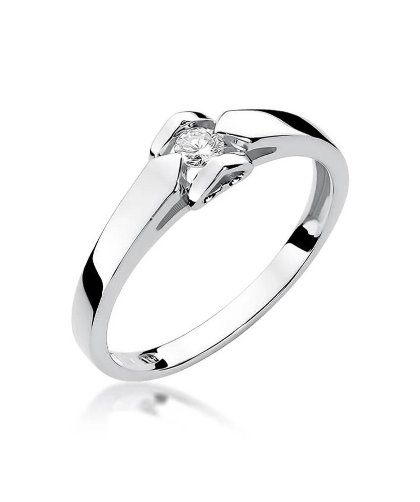 White gold ring with a 0.09ct diamond