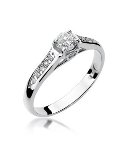 White gold ring with 0.33ct diamond