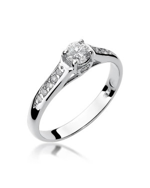 White gold ring with 0.33ct diamond