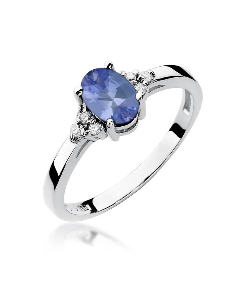 Gold ring with tanzanite white gold