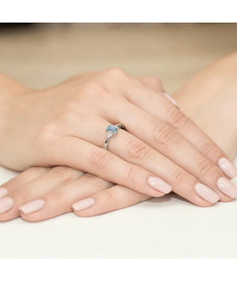 Gold ring with topaz white gold 0.60ct