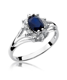 Gold ring with sapphire white gold