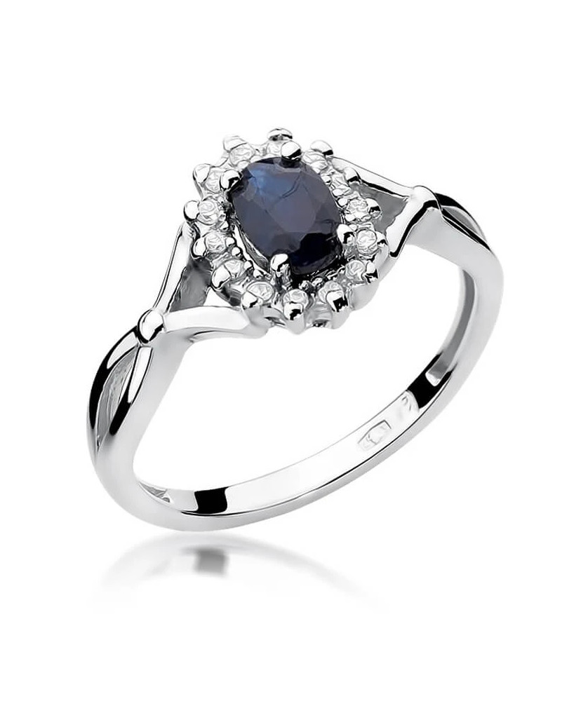 Gold ring with sapphire white gold