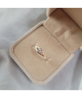 Minimalist ring with white stone 8k