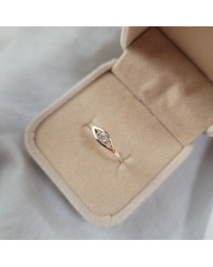 Minimalist ring with white stone 8k