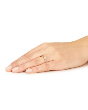 Classic engagement ring 8k