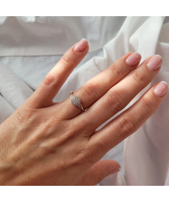 Gold engagement ring 8k cubic zirconia