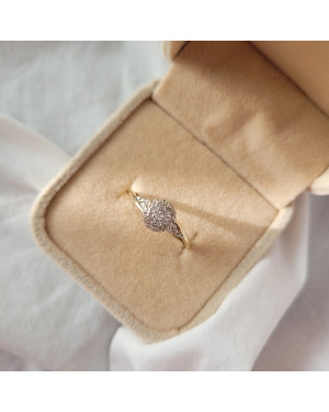 Gold engagement ring 8k cubic zirconia