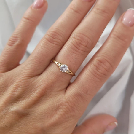 Engagement ring with cubic zirconia| GoldJewellery