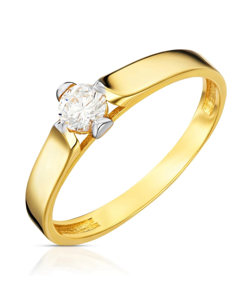 Ring with white stone 8k